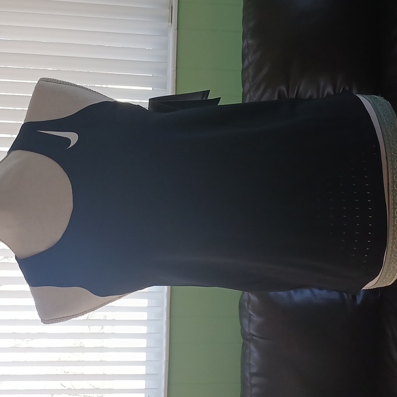 Nike Tops - NWT NIKE top